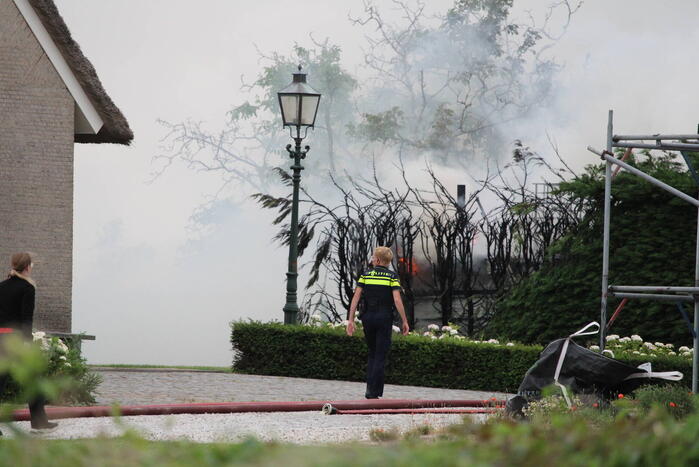 Forse rookontwikkeling bij uitslaande brand op boerderij