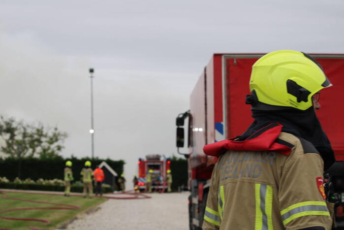 Forse rookontwikkeling bij uitslaande brand op boerderij