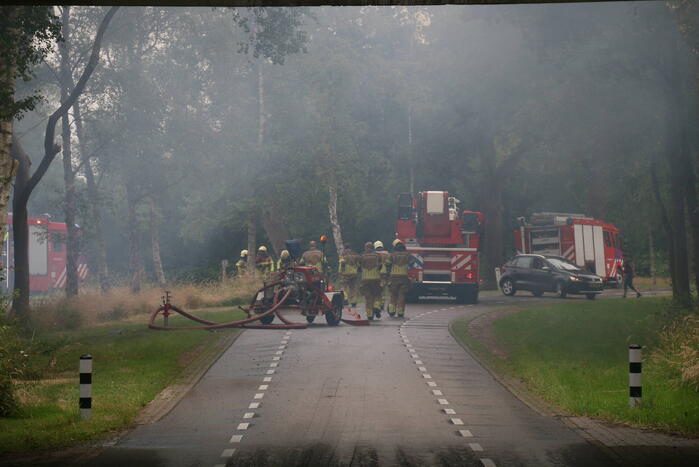Schuur met pluimvee verwoest vanwege brand