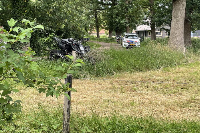 Gewonde nadat quad tegen boom rijdt