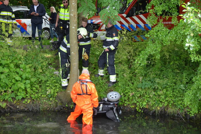 Persoon op scootmobiel raakt te water