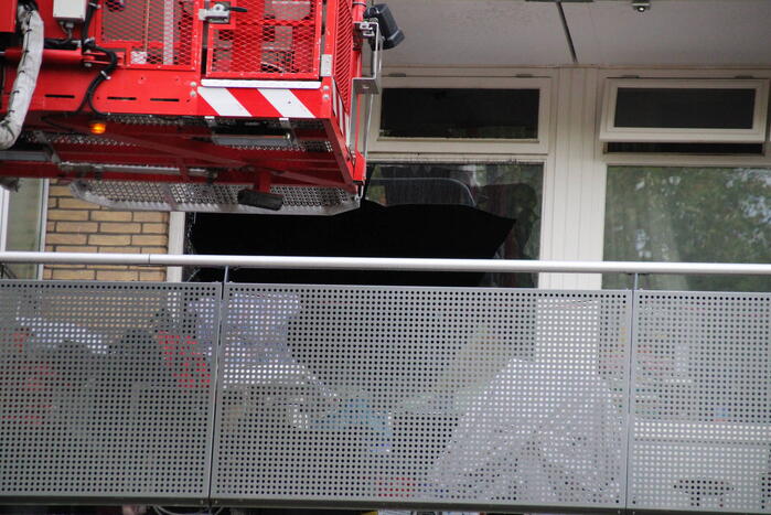 Hevige brand in portiekwoning