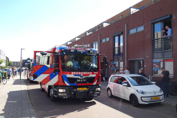Brandweer doet onderzoek naar mogelijke brand in woning