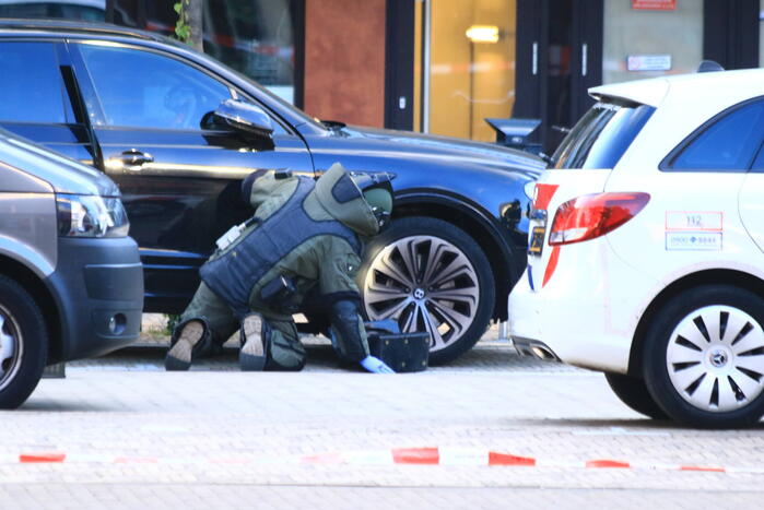 EOD zet robot in na aantreffen verdacht pakket bij Bentley