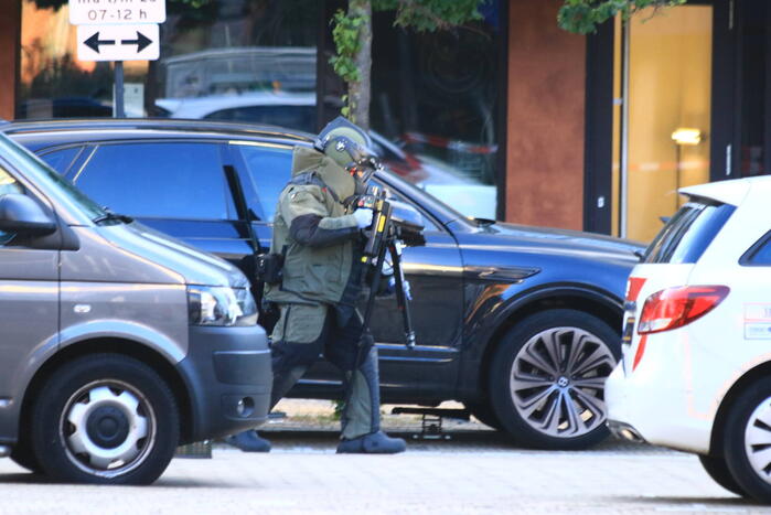 EOD zet robot in na aantreffen verdacht pakket bij Bentley