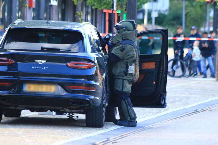 EOD zet robot in na aantreffen verdacht pakket bij Bentley