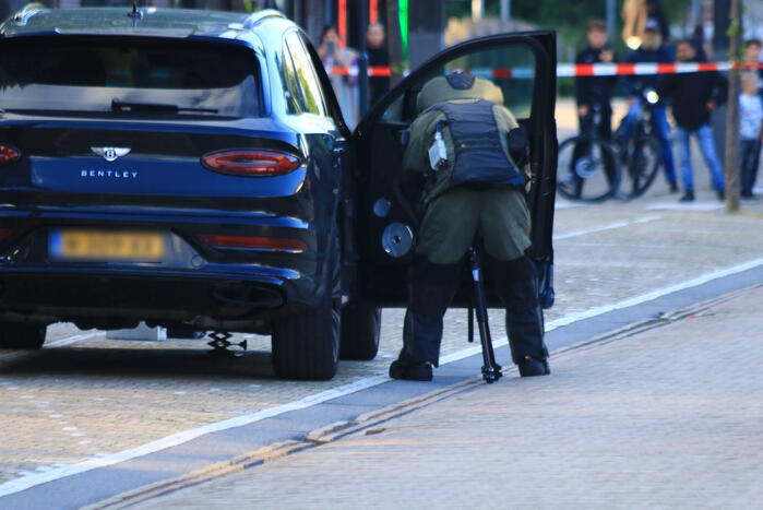 EOD zet robot in na aantreffen verdacht pakket bij Bentley
