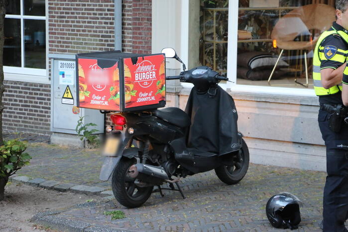 Botsing tussen fietser en bezorgscooter