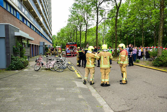 Twee woningen op 6e en 7e verdieping flatgebouw verwoest