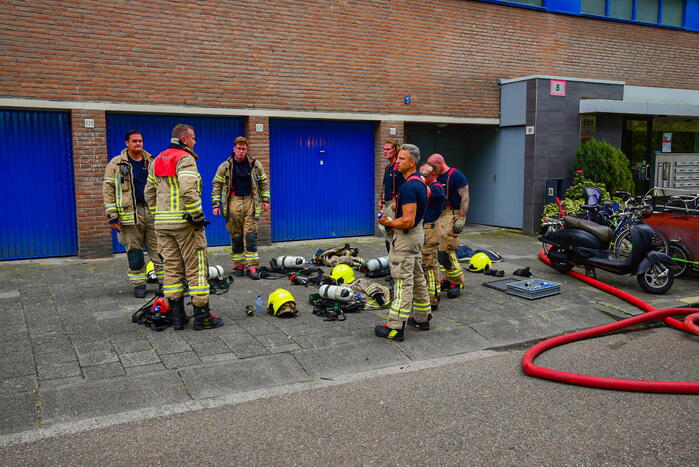 Twee woningen op 6e en 7e verdieping flatgebouw verwoest