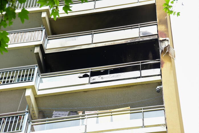 Twee woningen op 6e en 7e verdieping flatgebouw verwoest