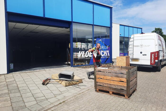 Hennepkwekerij aangetroffen in pand tegelbedrijf