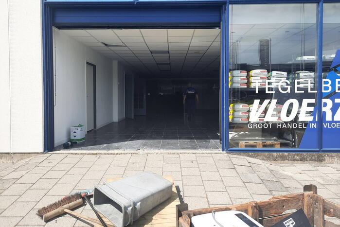 Hennepkwekerij aangetroffen in pand tegelbedrijf