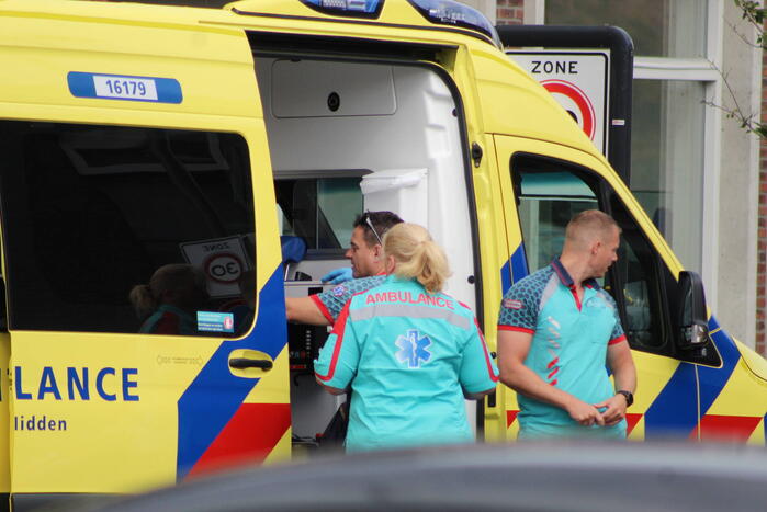 Fietsers raken elkaar op kruising