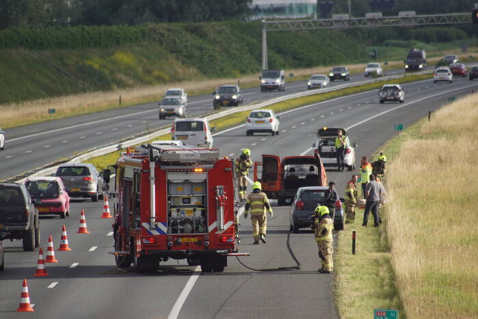 Verkeershinder door voertuigbrand op snelweg