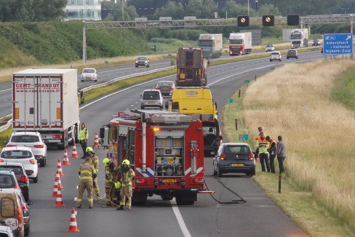 Verkeershinder door voertuigbrand op snelweg
