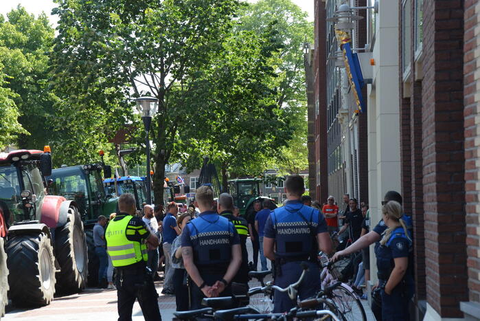 Boeren voeren actie bij Provinciehuis