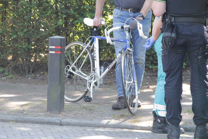 Wielrenner gewond bij aanrijding met bestelwagen