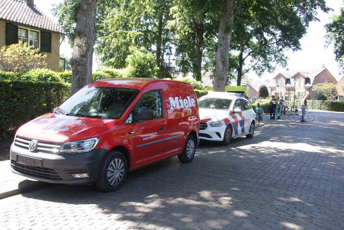 Wielrenner gewond bij aanrijding met bestelwagen