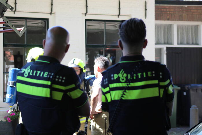 Brand in schuur tussen twee woningen