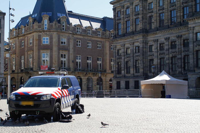 Veel politie en marechaussee bij Koninklijk Paleis