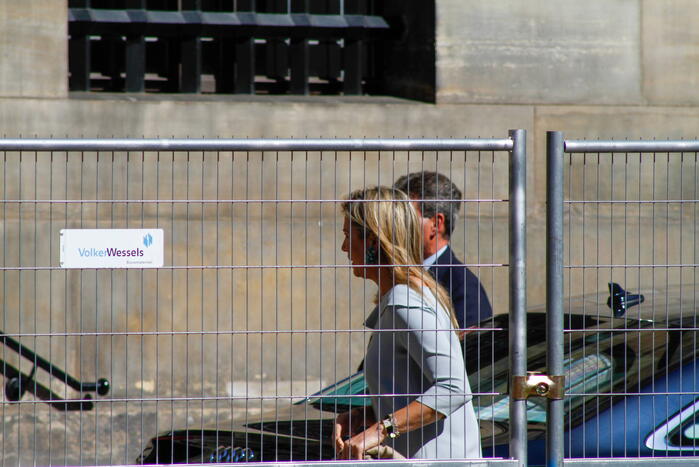 Veel politie en marechaussee bij Koninklijk Paleis