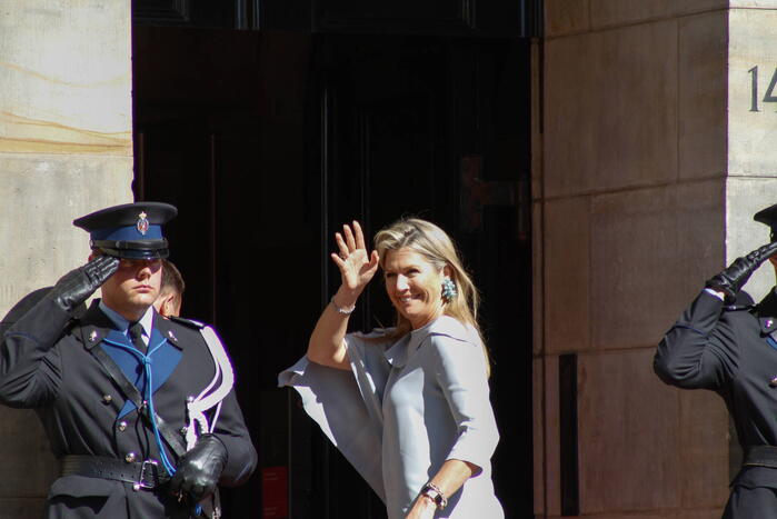 Veel politie en marechaussee bij Koninklijk Paleis