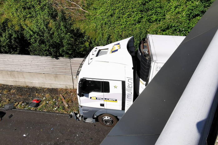 Snelweg afgesloten na ongeval met tractor