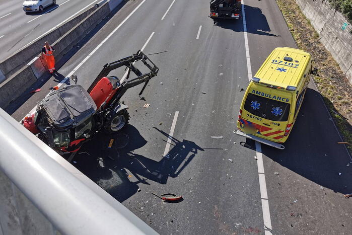 Snelweg afgesloten na ongeval met tractor