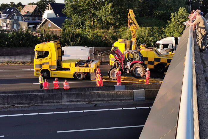 Snelweg afgesloten na ongeval met tractor