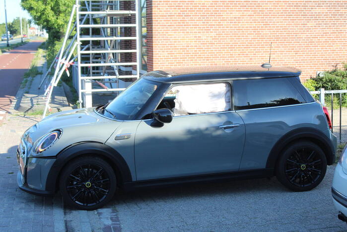 Twee auto's lopen schade op bij botsing