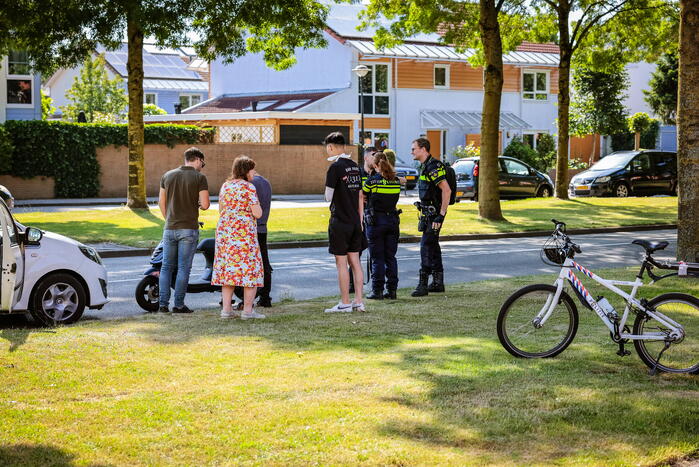 Scooter aangereden op rotonde in Nieuwland
