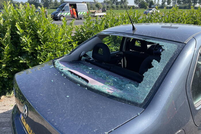 Auto flink beschadigd bij aanrijding met vrachtwagen