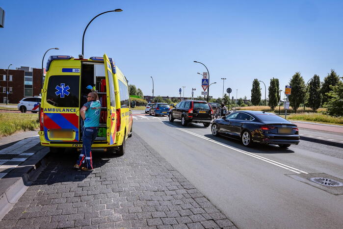 Scooter aangereden op drukke rotonde in Vathorst