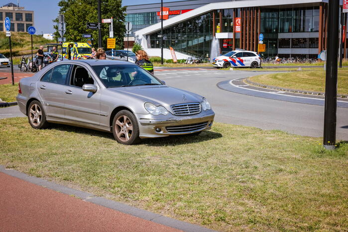 Scooter aangereden op drukke rotonde in Vathorst