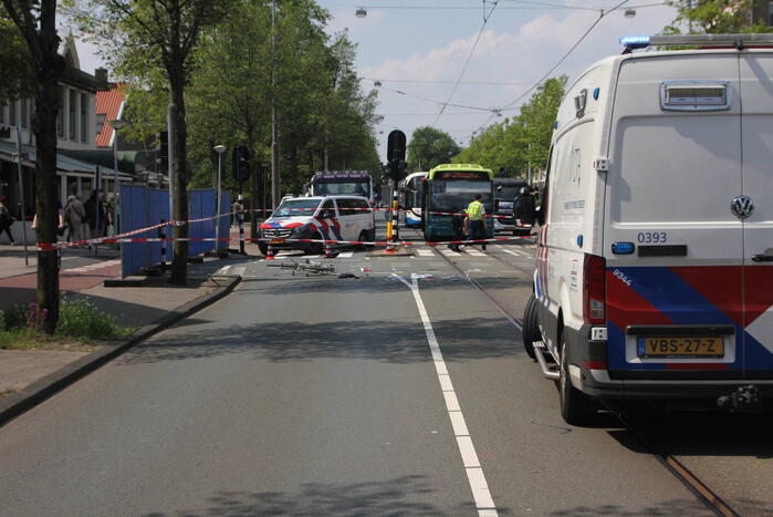 Fietser zwaargewond bij aanrijding