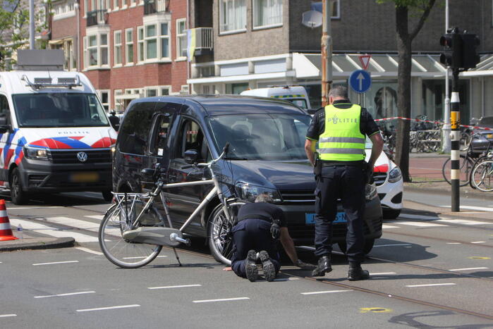 Fietser zwaargewond bij aanrijding