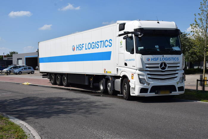 Vrachtwagen verliest liters diesel
