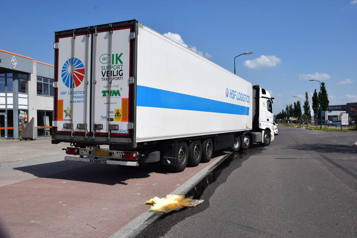 Vrachtwagen verliest liters diesel
