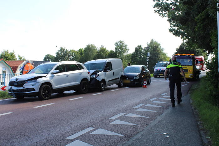 Vier voettuigen betrokken bij kettingbotsing