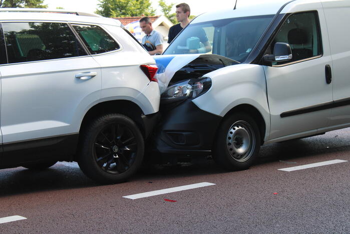 Vier voettuigen betrokken bij kettingbotsing