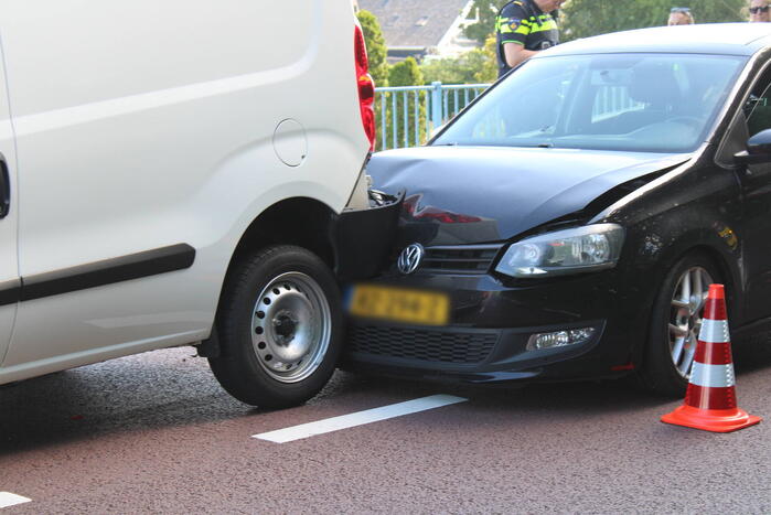 Vier voettuigen betrokken bij kettingbotsing