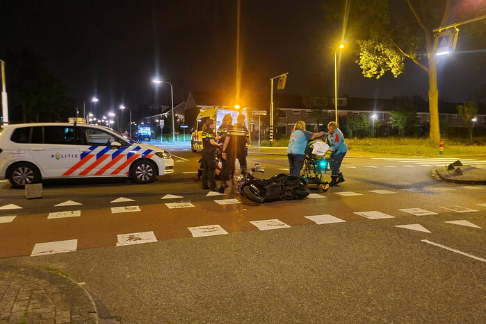 Op de vlucht geslagen scooterrijder gewond