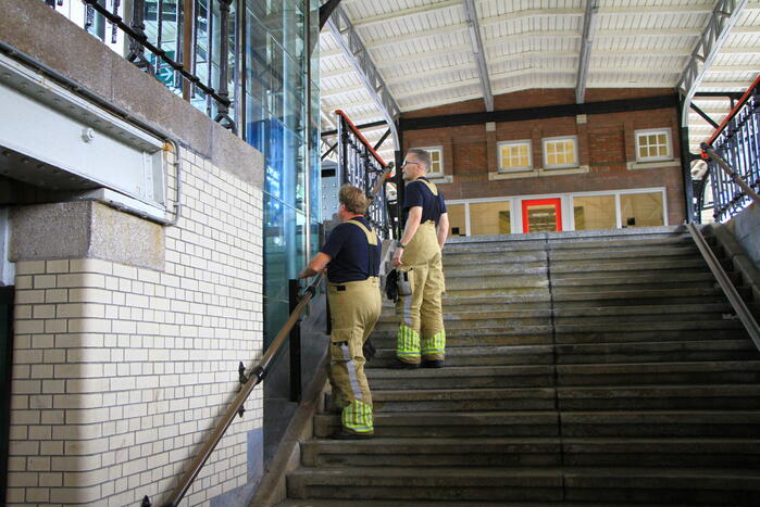 Voor de zoveelste keer lift vast op NS-station
