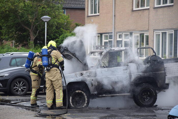 Auto volledig uitgebrand