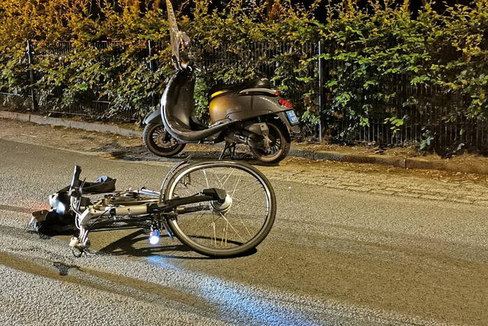 Ernstig ongeval tussen fietser en scooterrijder