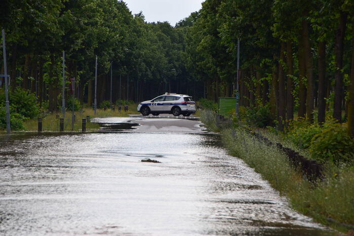 Gesprongen waterleiding zorgt voor enorme wateroverlast