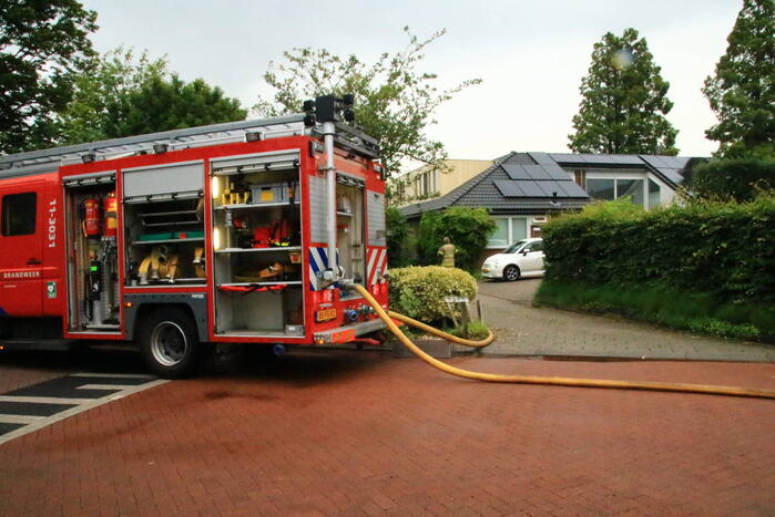 Brand op dak van woning