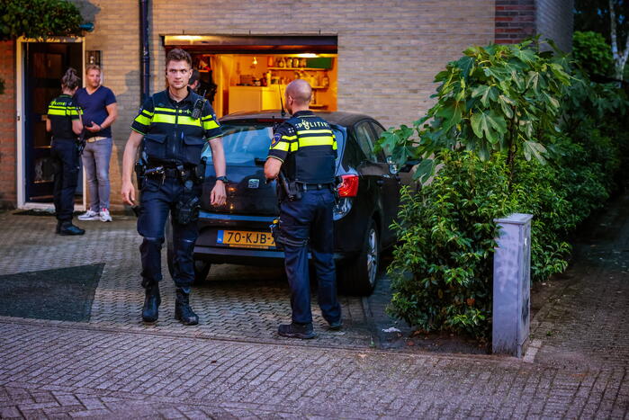 Voordeur opgeblazen van woning in Nieuwland