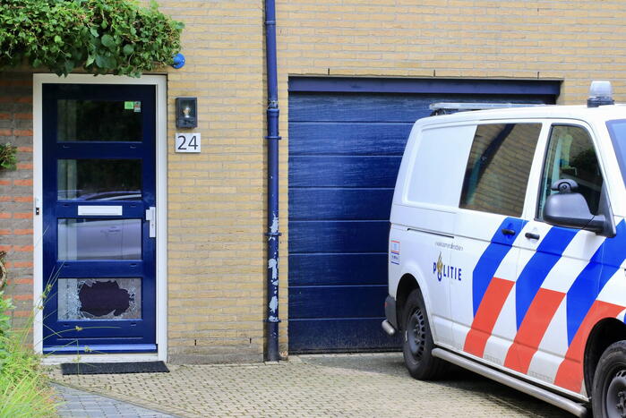 Voordeur opgeblazen van woning in Nieuwland